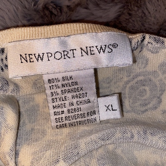 Newport news beaded flower top size XL - Picture 6 of 7